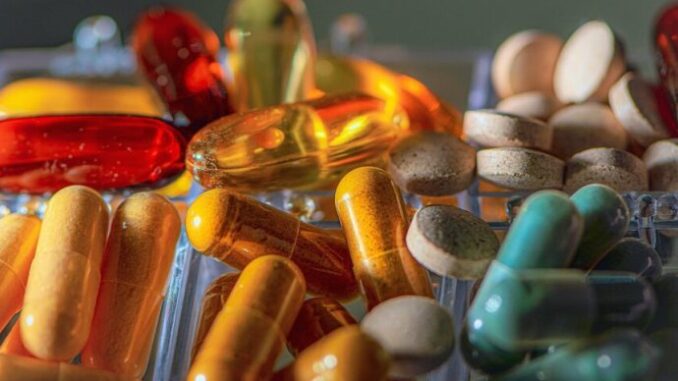 655f6ff2-8a64-4292-8316-44b10a0a0a69-1677059845-vitamins-gb05f90def-1920-900x596-690x480