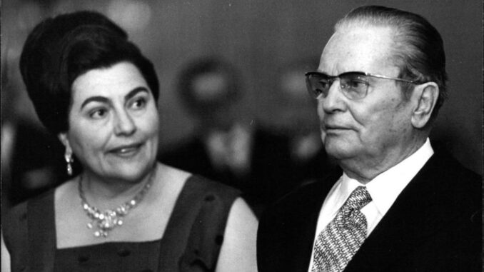 1706948538-jovanka-broz-i-josip-broz-tito-nisu-imali-zajednicke-djece-690x480